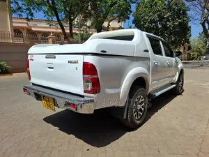 Toyota Hilux 2015 Off white