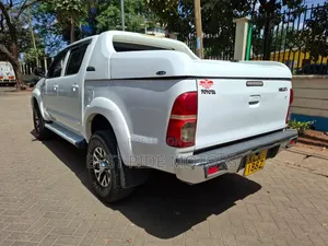 Toyota Hilux 2015 Off white