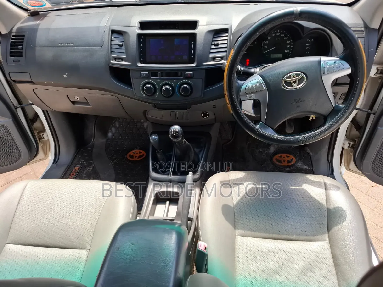 Toyota Hilux 2015 Off white