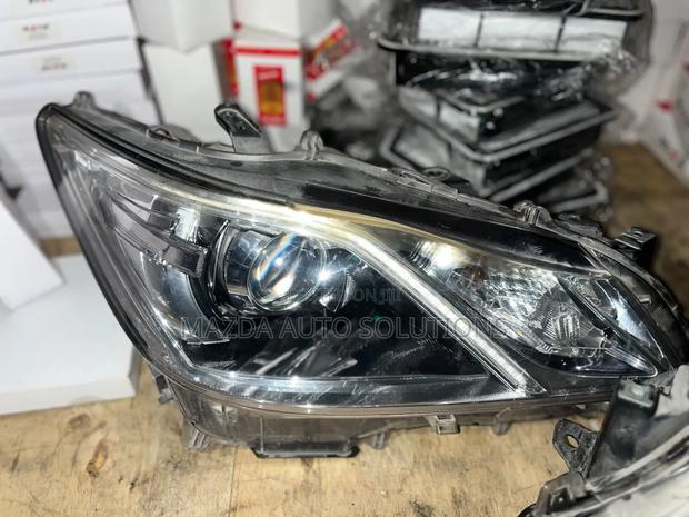 Toyota Crown Headlight 2014 - 2018 - thumbnail 2