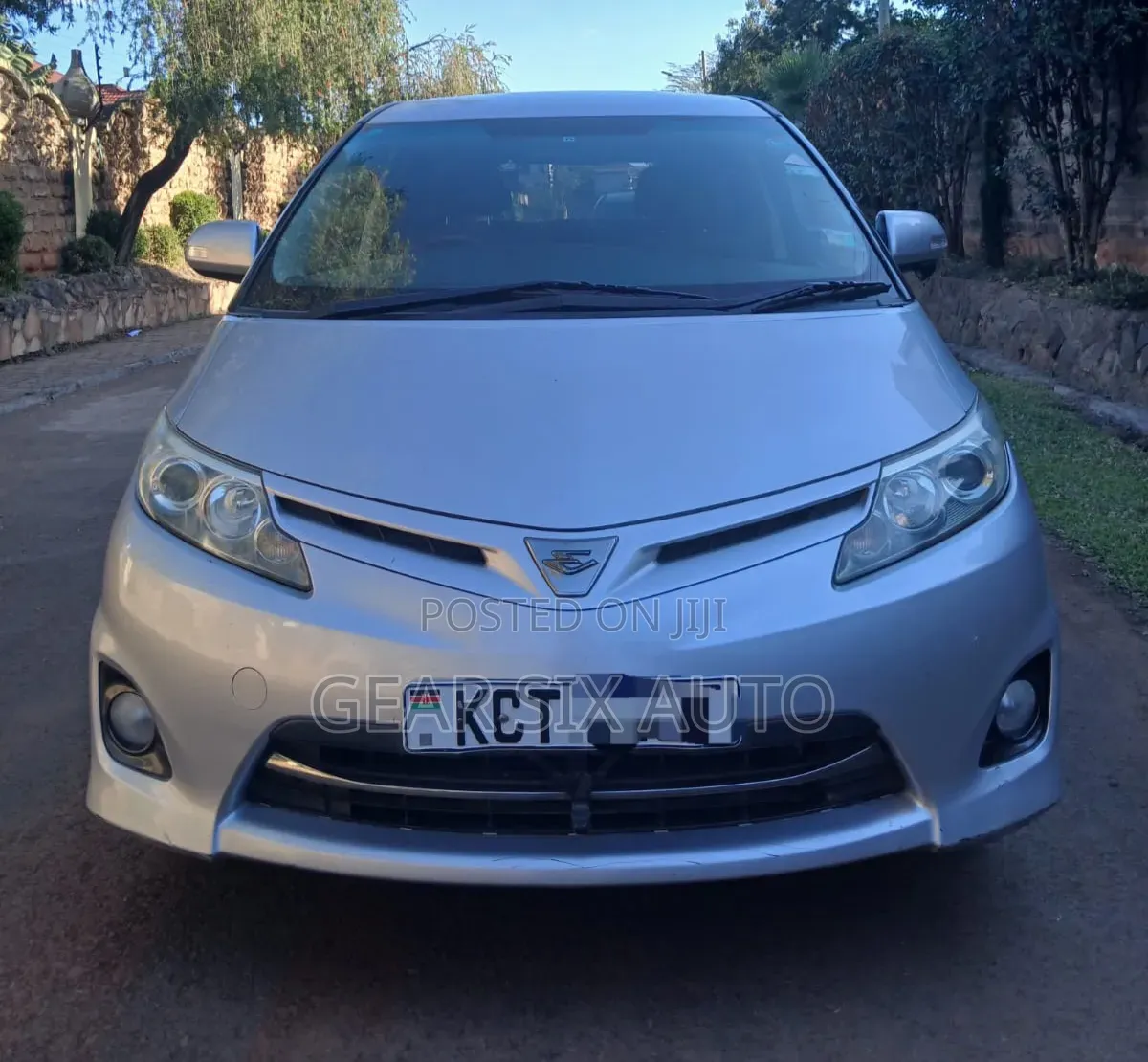 Toyota Estima 2011 Silver