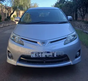Toyota Estima 2011 Silver