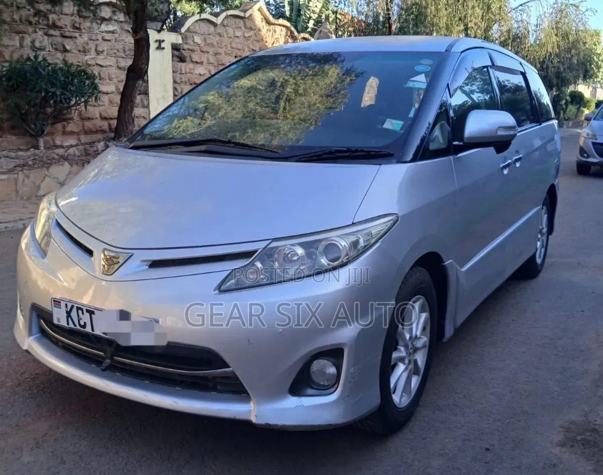 Toyota Estima 2011 Silver