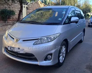 Toyota Estima 2011 Silver
