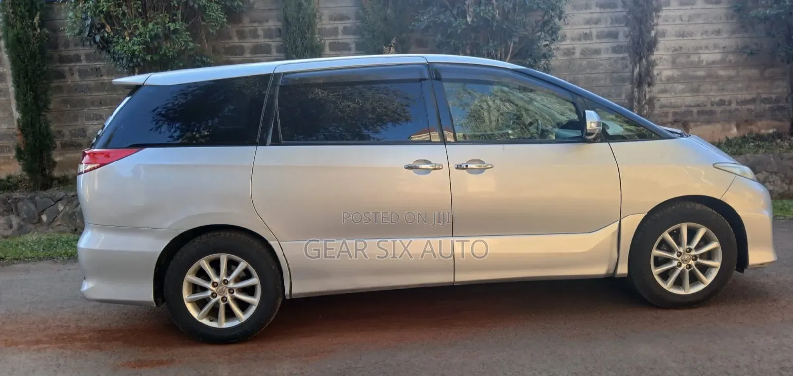 Toyota Estima 2011 Silver