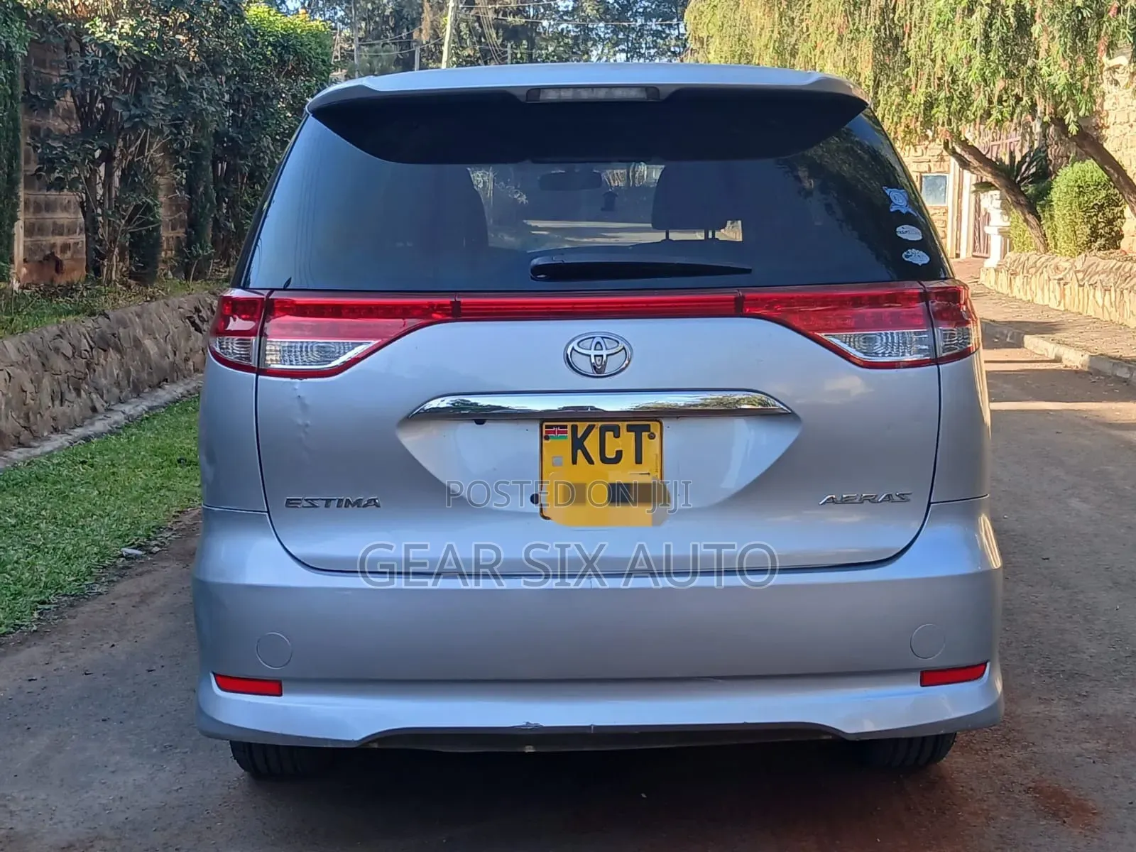 Toyota Estima 2011 Silver