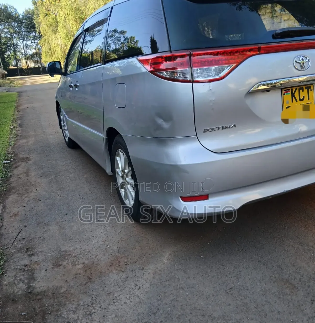 Toyota Estima 2011 Silver