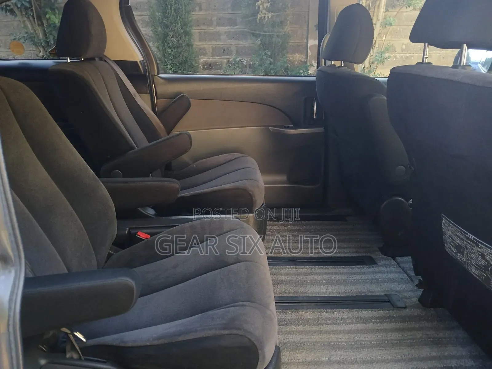 Toyota Estima 2011 Silver