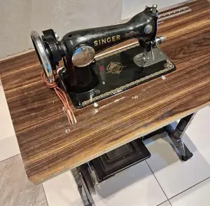 Singer Sewing Machine With Imported Table / Singer Sewing Machines
