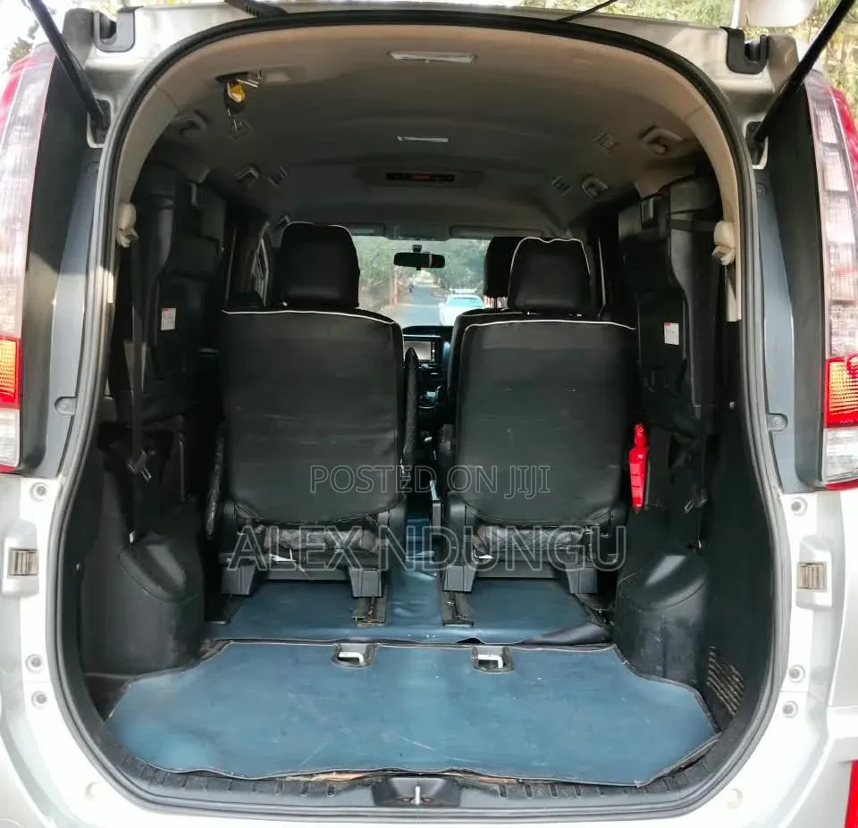 Toyota Noah 2016 Silver