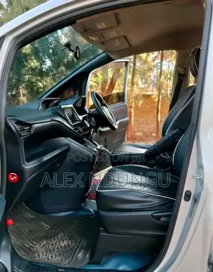 Toyota Noah 2016 Silver