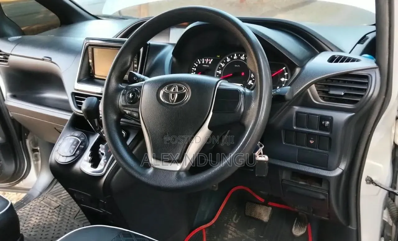 Toyota Noah 2016 Silver