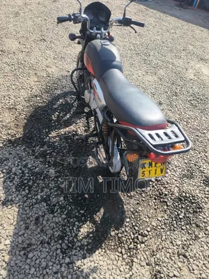 Bajaj Boxer 125 2025 Red