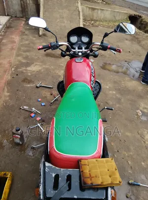 Bajaj Boxer 150 UG 2021 Red