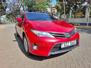 Toyota Auris 2013 Red