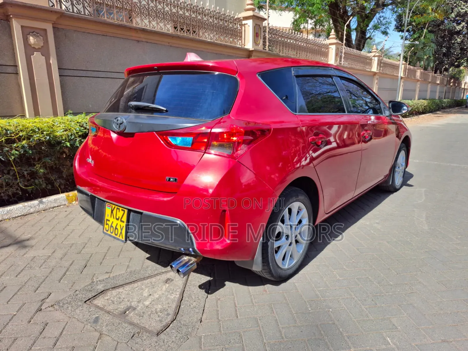 Toyota Auris 2013 Red