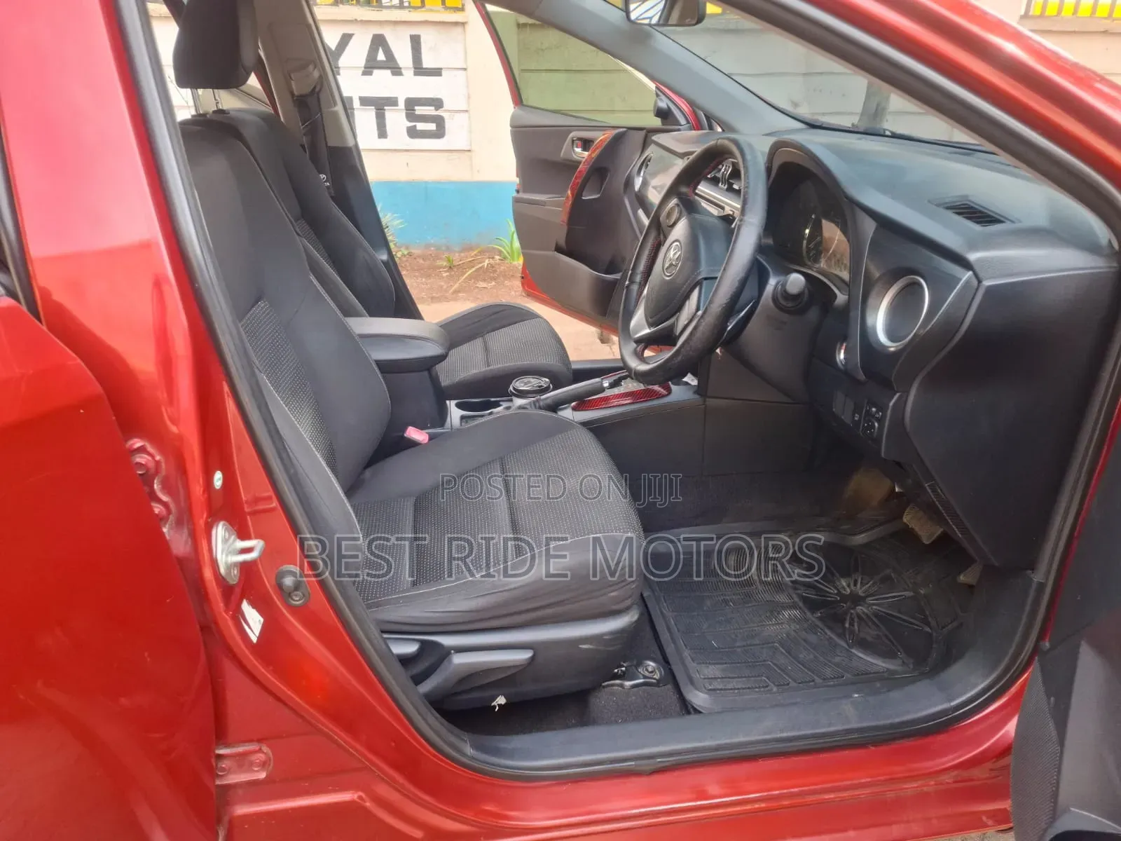 Toyota Auris 2013 Red
