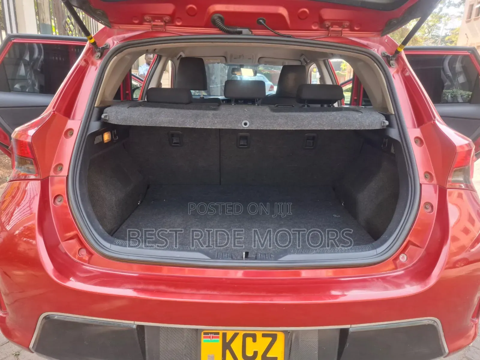 Toyota Auris 2013 Red