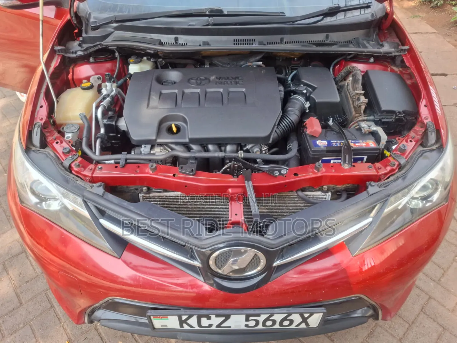 Toyota Auris 2013 Red