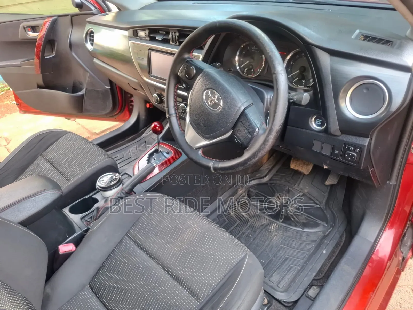 Toyota Auris 2013 Red