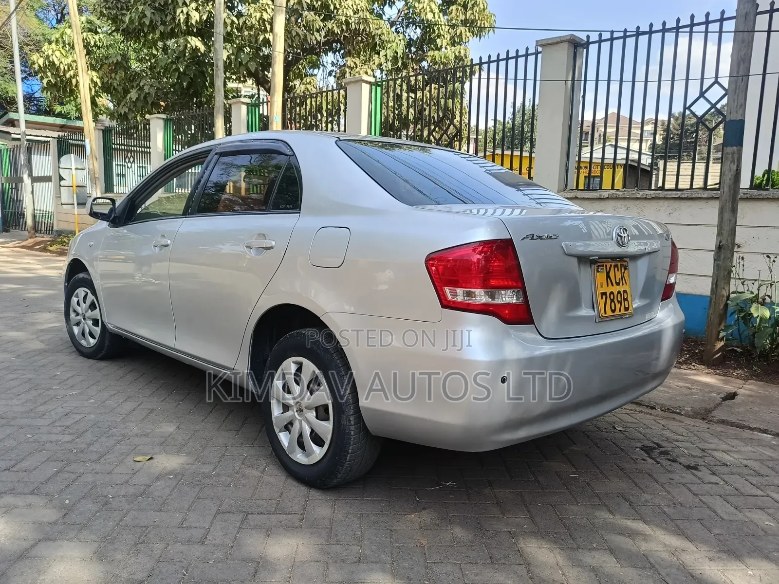 Toyota Axio 1.5 G 2WD 2011 Silver