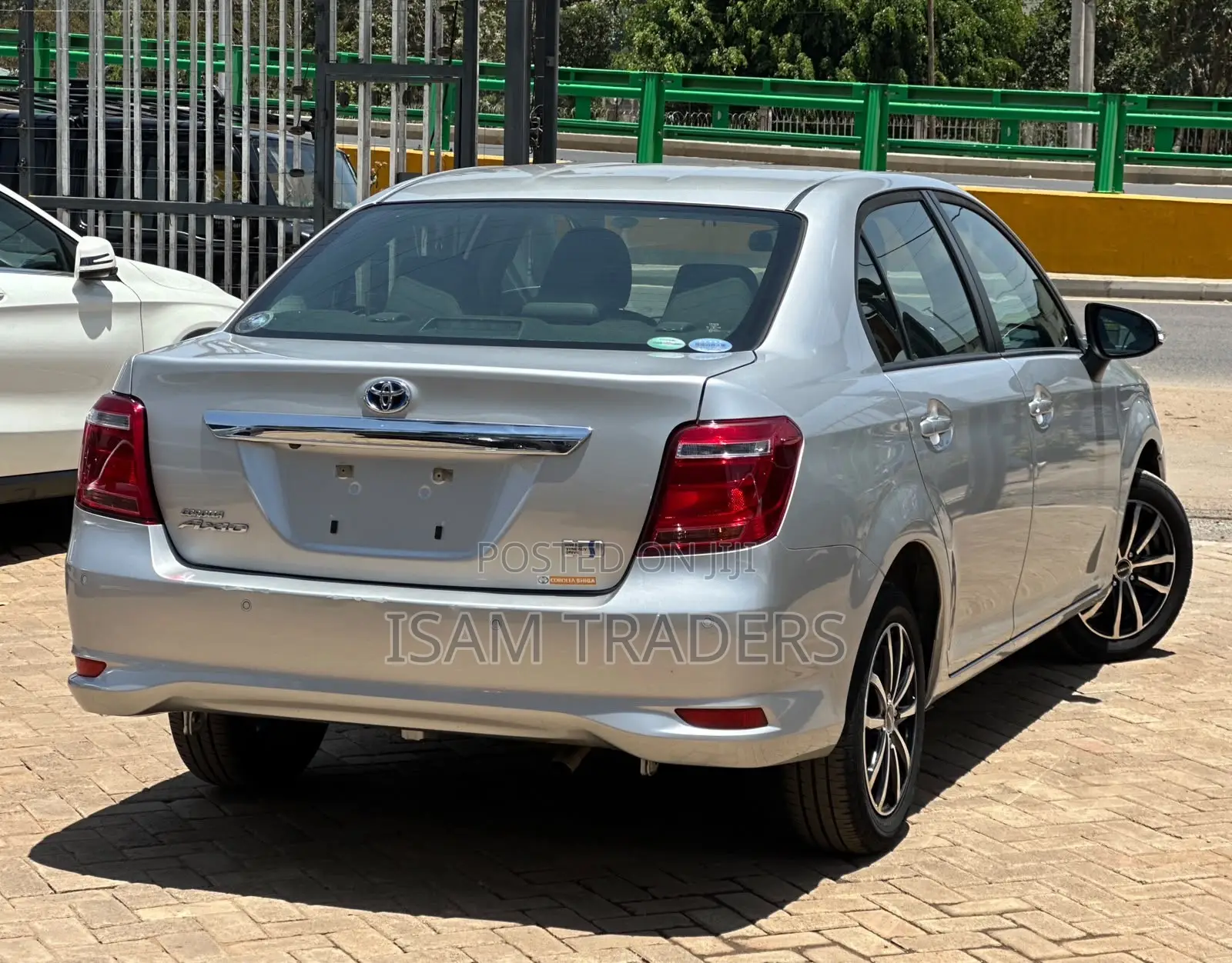 Toyota Axio 1.5 Hybrid 2WD 2020 Silver