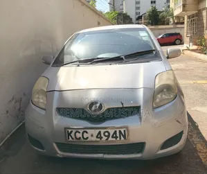 Toyota Vitz 2008 Silver