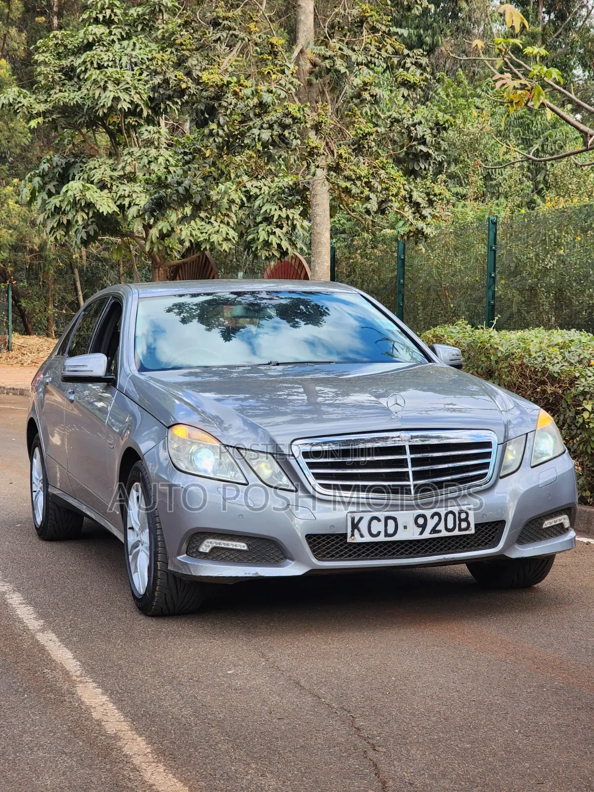 Mercedes-Benz E200 2009 Silver