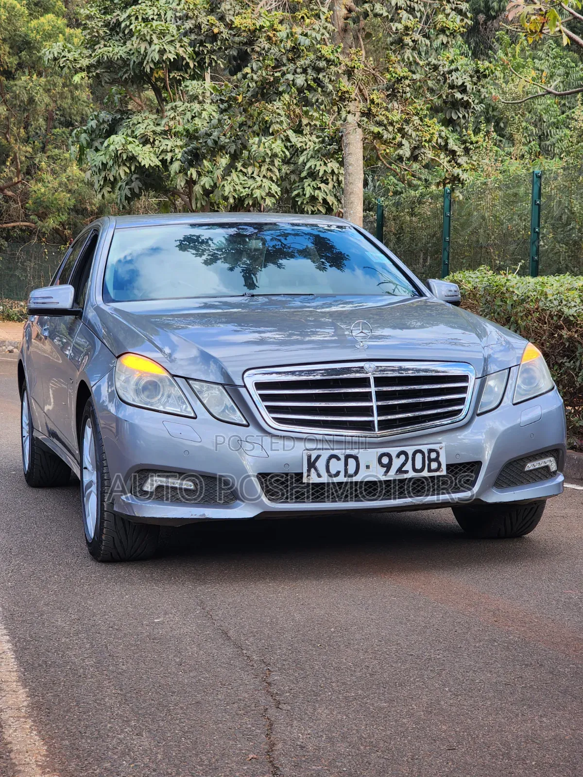 Mercedes-Benz E200 2009 Silver