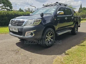 Toyota Hilux 2013 Blue