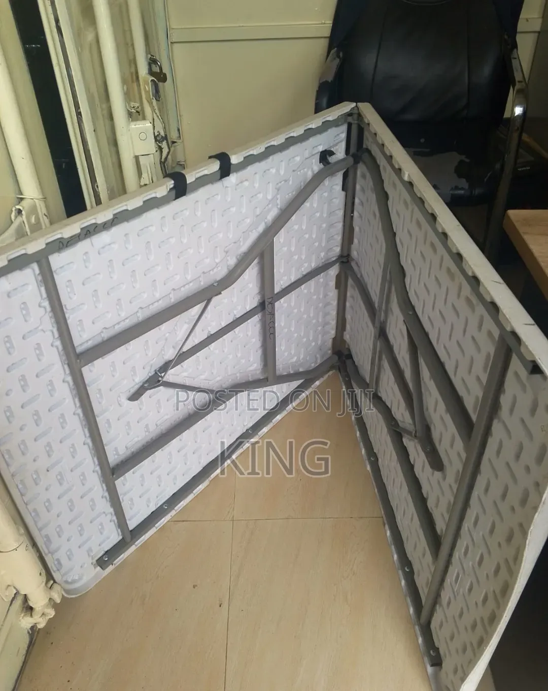 Chomping Table Folding Table