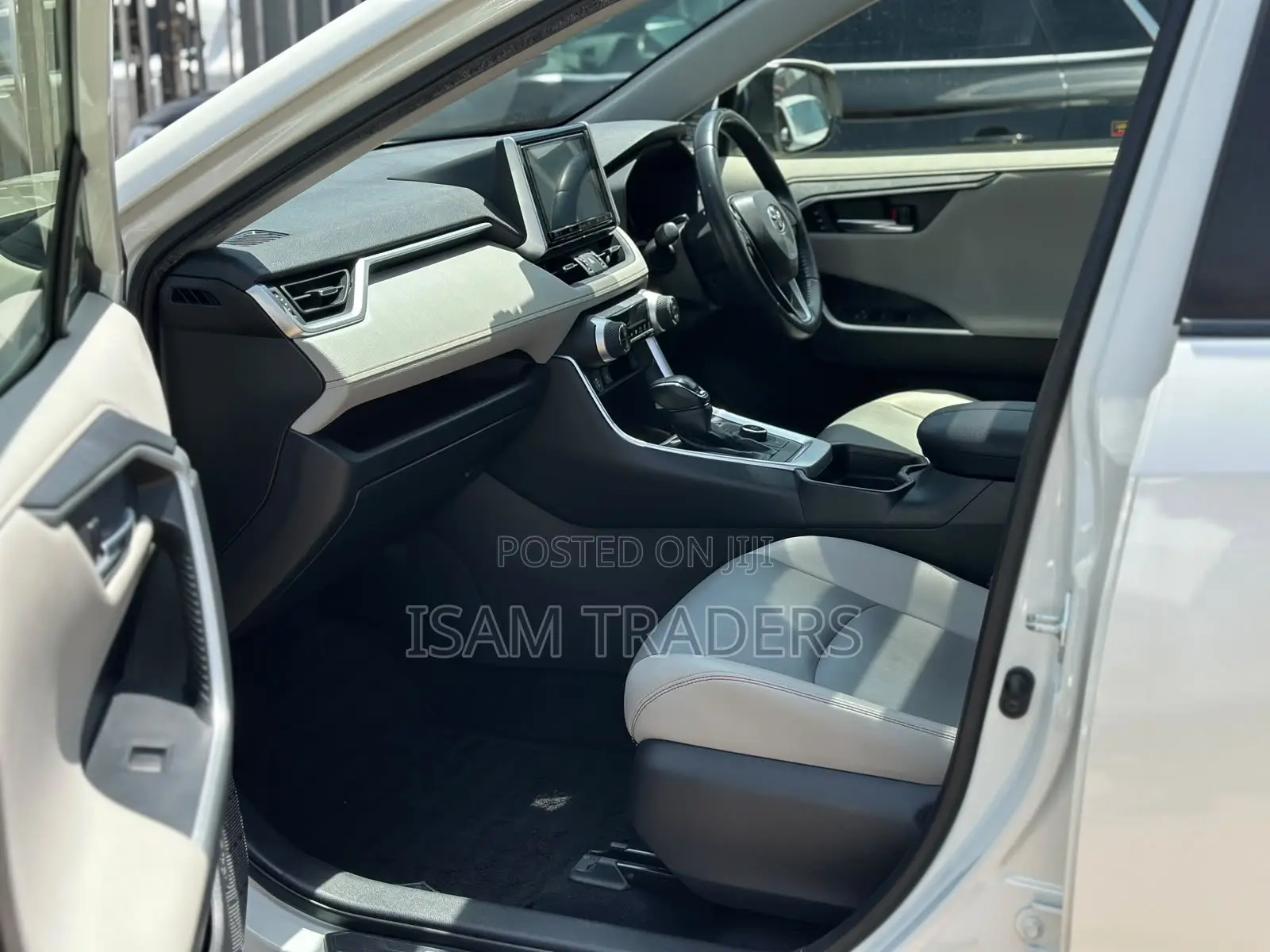 Toyota RAV4 XLE Premium AWD 2019 Pearl