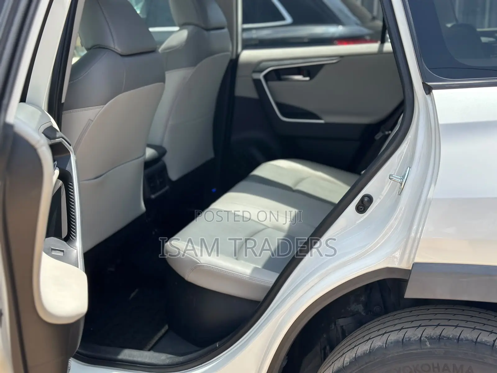 Toyota RAV4 XLE Premium AWD 2019 Pearl