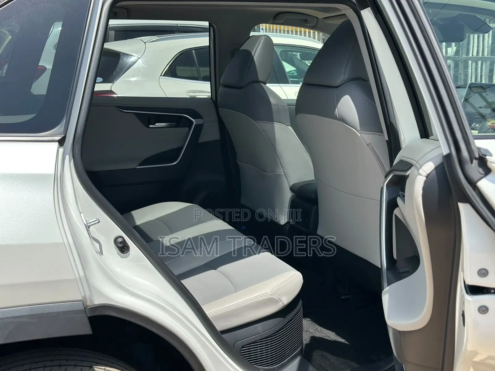 Toyota RAV4 XLE Premium AWD 2019 Pearl