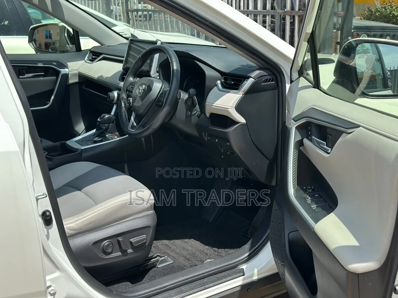 Toyota RAV4 XLE Premium AWD 2019 Pearl