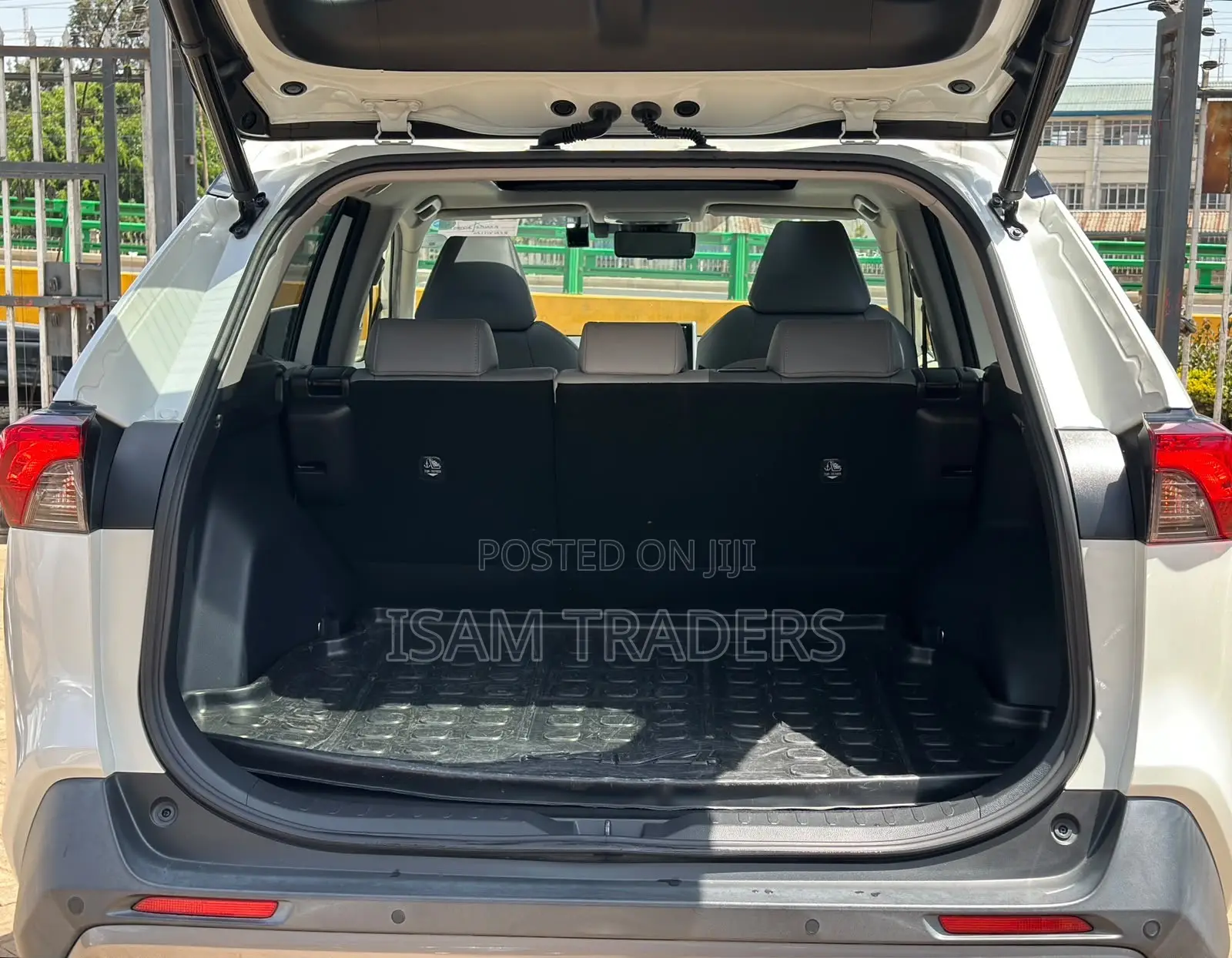 Toyota RAV4 XLE Premium AWD 2019 Pearl