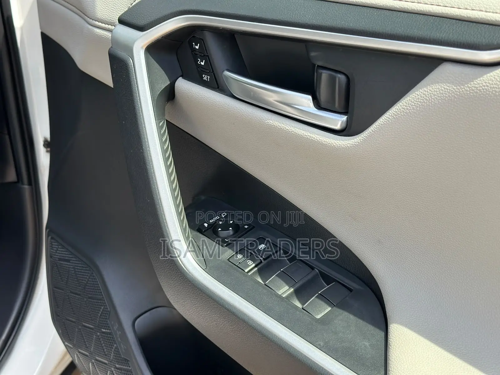 Toyota RAV4 XLE Premium AWD 2019 Pearl
