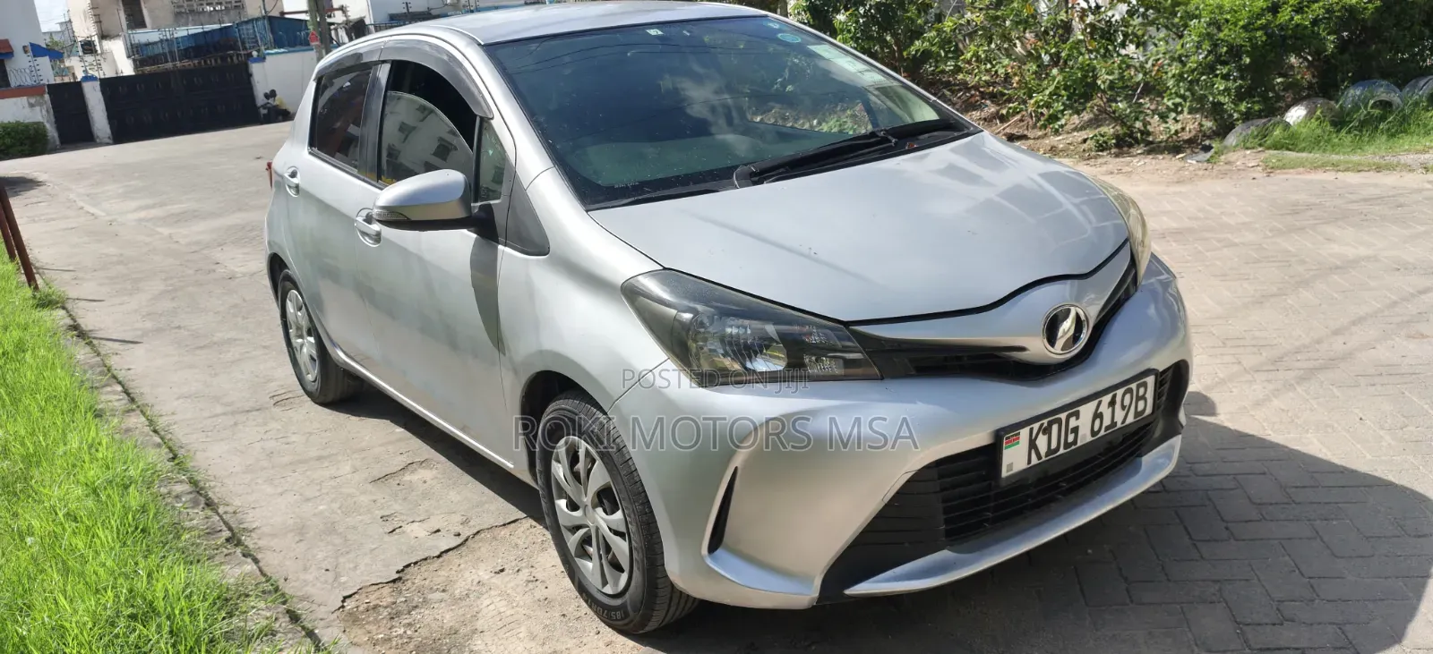 Toyota Vitz 2015 Gray