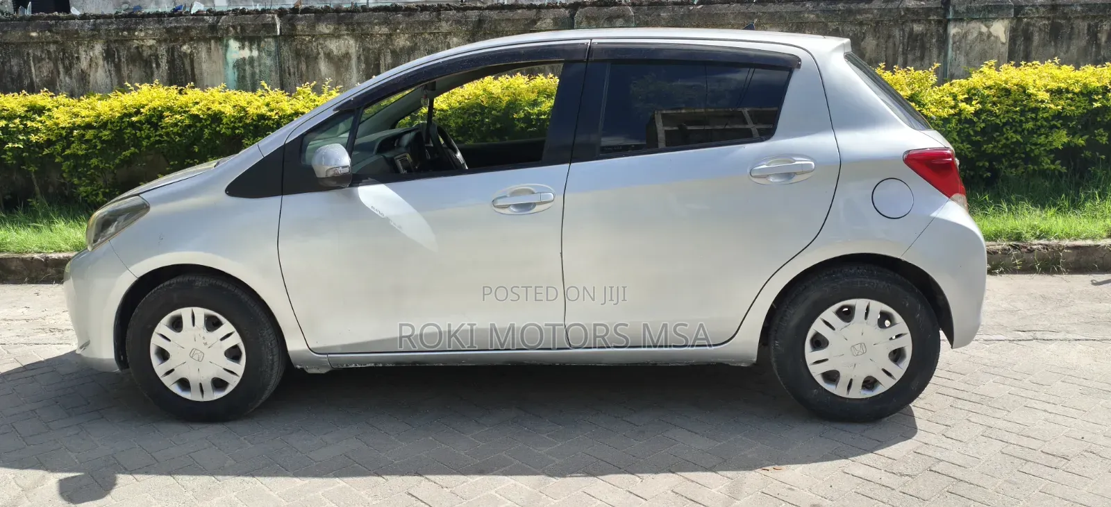 Toyota Vitz 2015 Gray