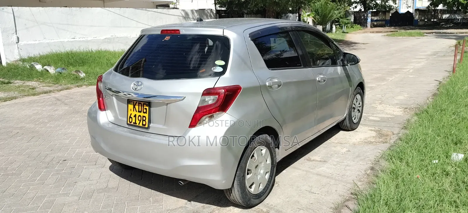 Toyota Vitz 2015 Gray