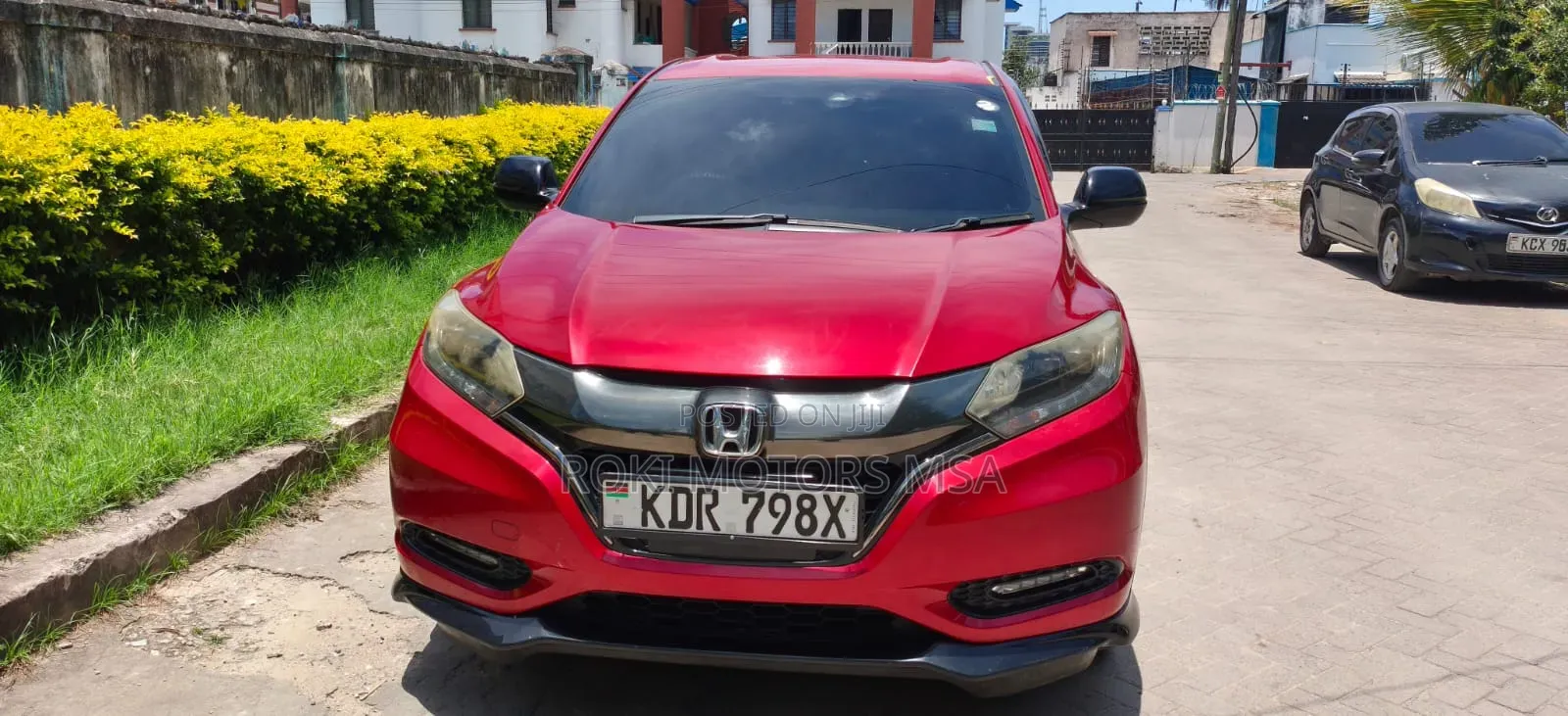 Honda Vezel 2018 Maroon