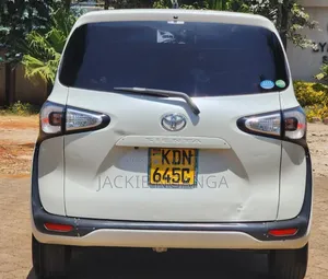 Toyota Sienta 2016 White