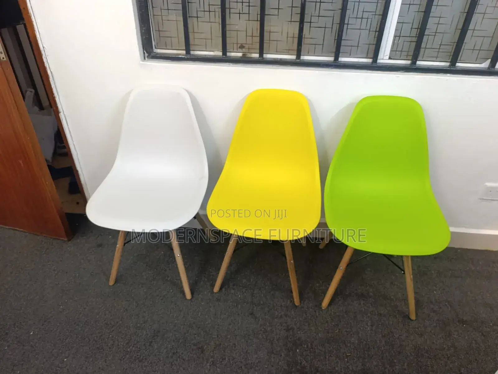 Modern Plastic Dining Chairs