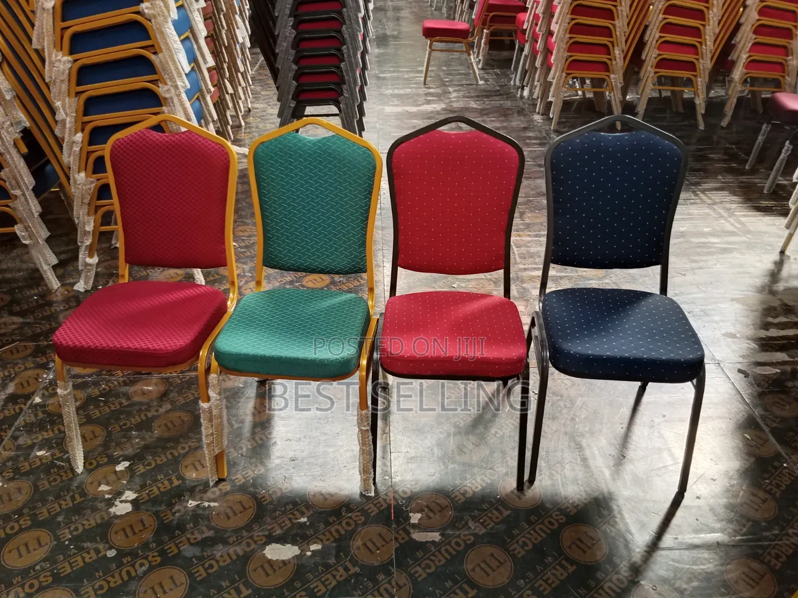 Multiple Colors Elegant Banquet Chairs With Hard Frame