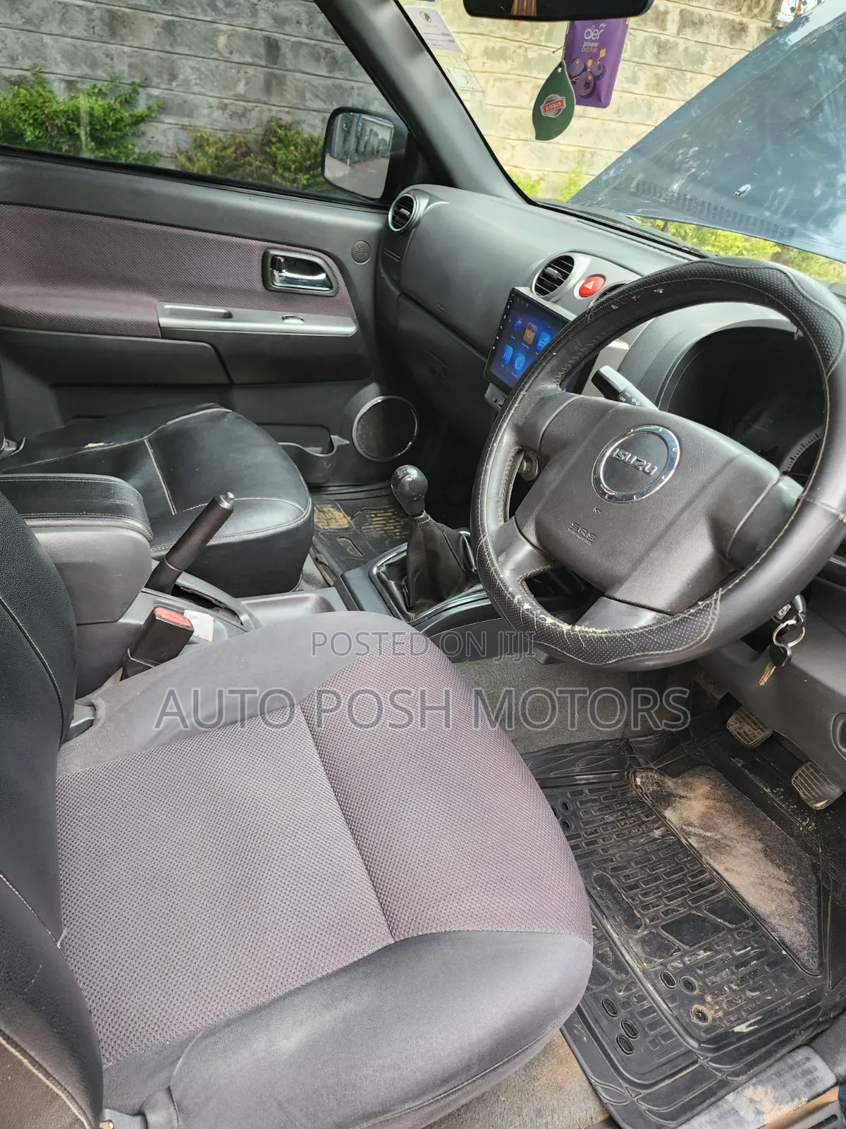 Isuzu D-MAX 2010 Blue