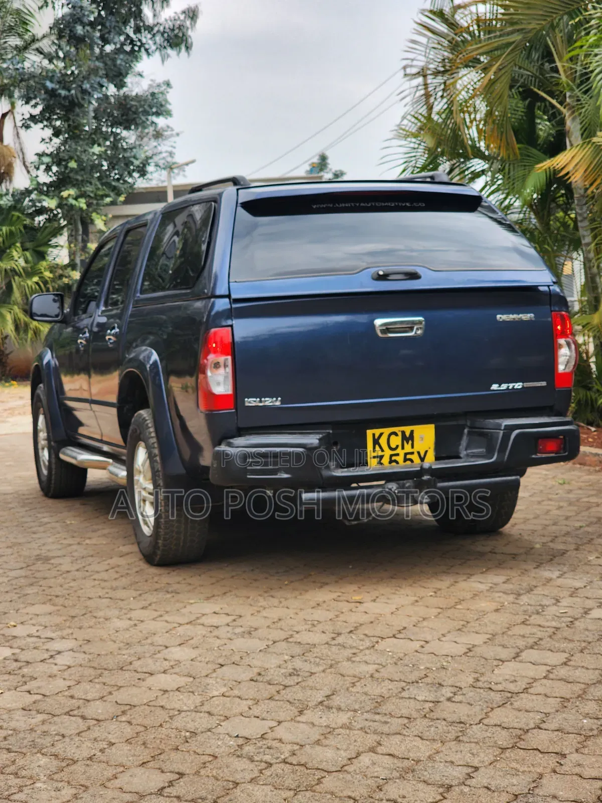 Isuzu D-MAX 2010 Blue