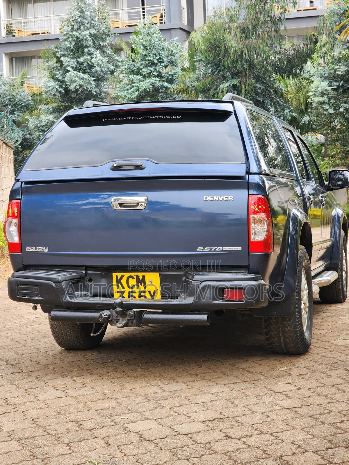 Isuzu D-MAX 2010 Blue