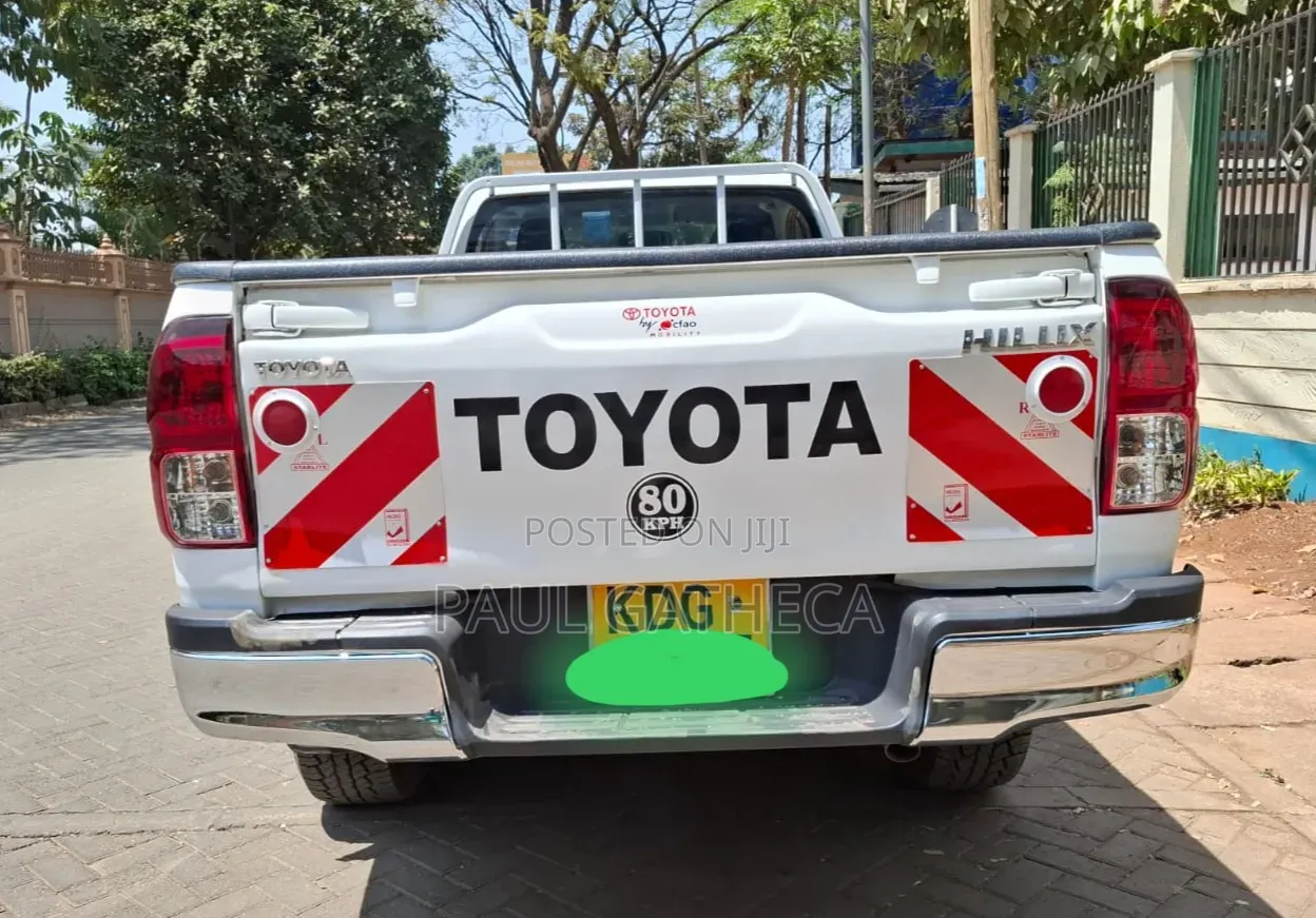 Toyota Hilux 2017 White