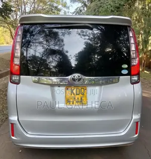 Toyota Noah 2016 Silver