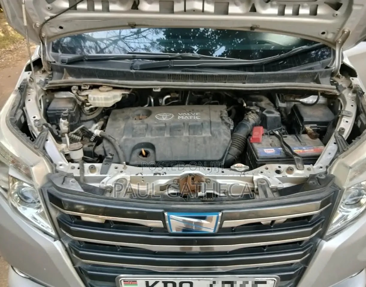 Toyota Noah 2016 Silver